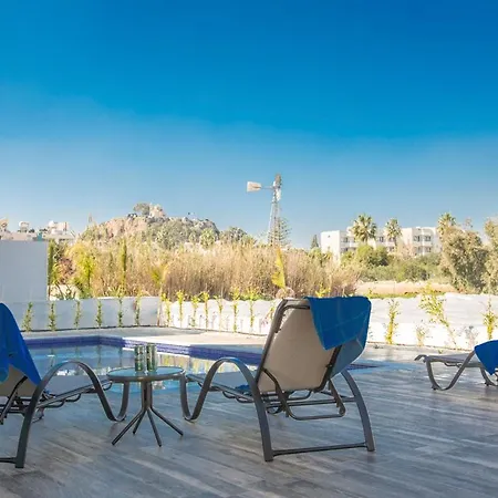 Villa Sleeps 11 With Pool And Air Con *