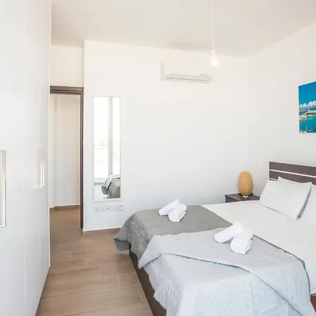 Sleeps 11 With Pool And Air Con