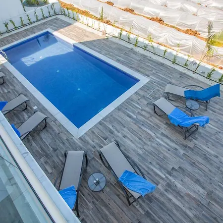 Sleeps 11 With Pool And Air Con * Protaras