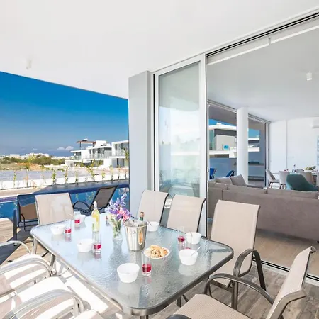 Sleeps 11 With Pool And Air Con * Πρωταράς