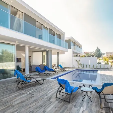 Βίλα Sleeps 11 With Pool And Air Con *